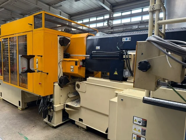 pet Préforme presses Husky HyPET300 HPP P100/110E 120-hpp 26 d'occasion — 2010