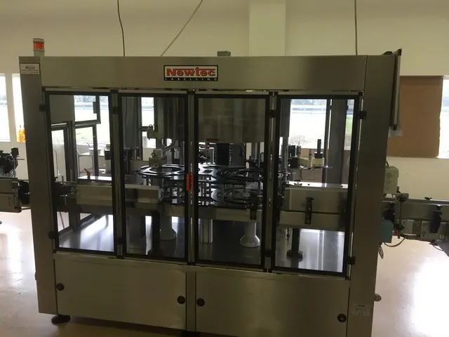 Étiqueteuse Newtec Adhésive 3.500 b/h d'occasion — 2006.