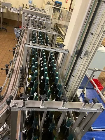 Bouteilles Devider 9.000 b/h d'occasion — 2011