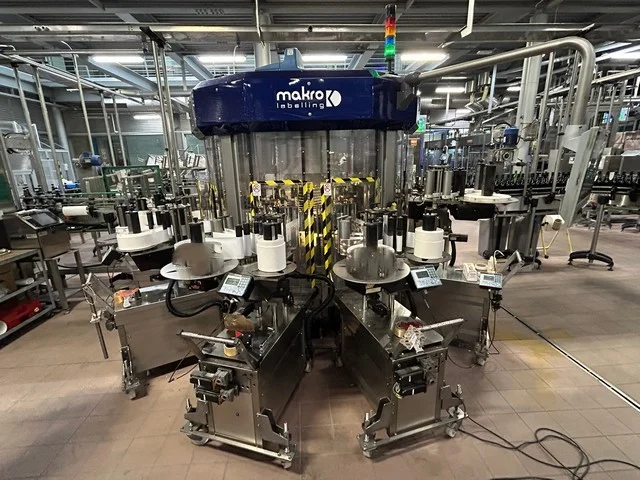 Makro Adhésive Étiqueteuse MAK-4 16P UA5 L3 CO2 d'occasion — 2016