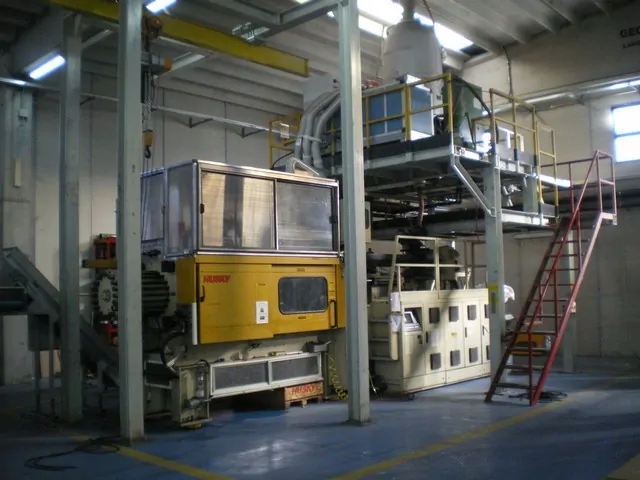 Husky Préforme Presse XL225PET d'occasion — 1989