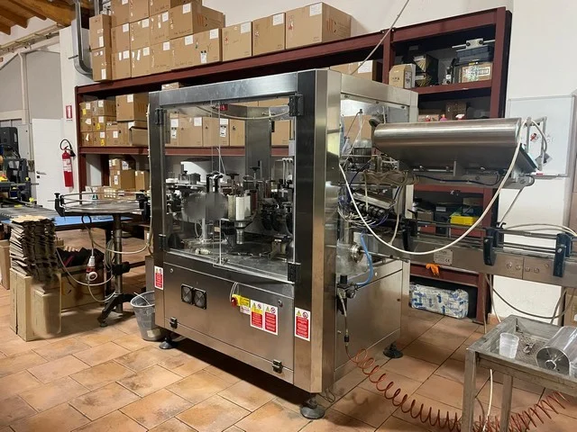 OMB capsuling et labelling machine ET 2000 2T d'occasion — 2000