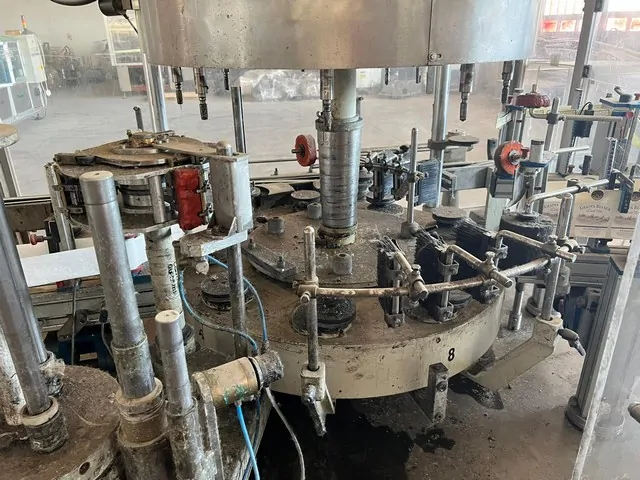 Étiqueteuse Simac 9t 3s 6.000 b/h d'occasion — de refurbishing 2010