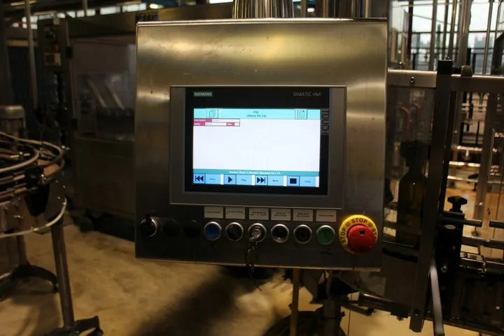 Remplisseuse Bertolaso Suprema 72 isobarc 10.000 b/h Suprema 72 vannes d'occasion — 1990 (electrical système et Protections de sécurité completely reconditionné in 2016).