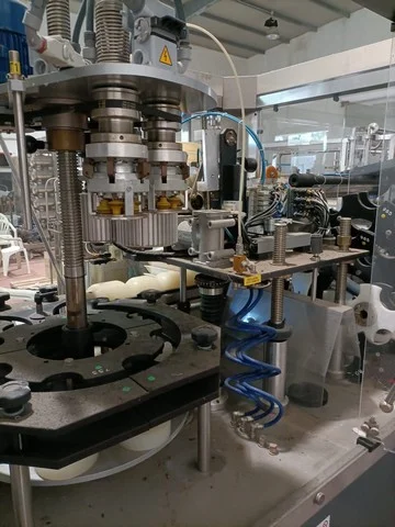 Gravité Verre Ligne d’embouteillage Miniblock 16-16-1-1 d'occasion — 2013