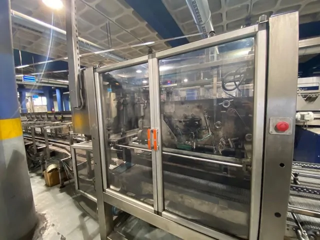complète PET Krones ligne 30.000 b/h VZT -4010 d'occasion — 2004