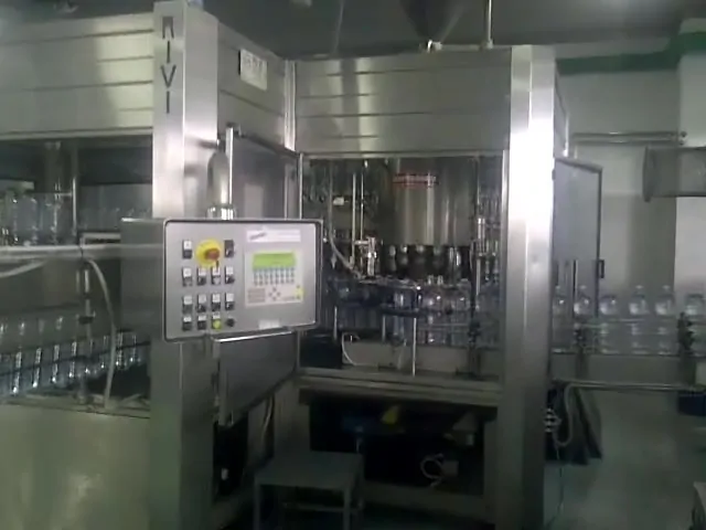 Monobloc de remplissage Rivi PET 80.60.14 d'occasion — 2000